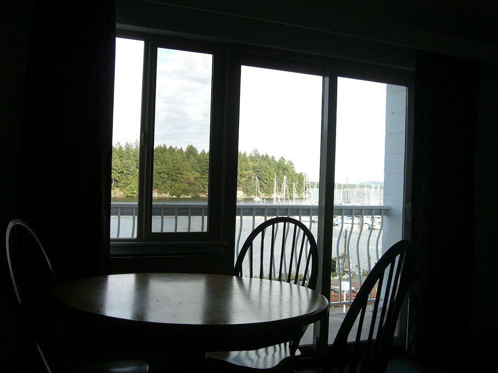 The Waterfront Suites And Marina Нанеймо Екстериор снимка