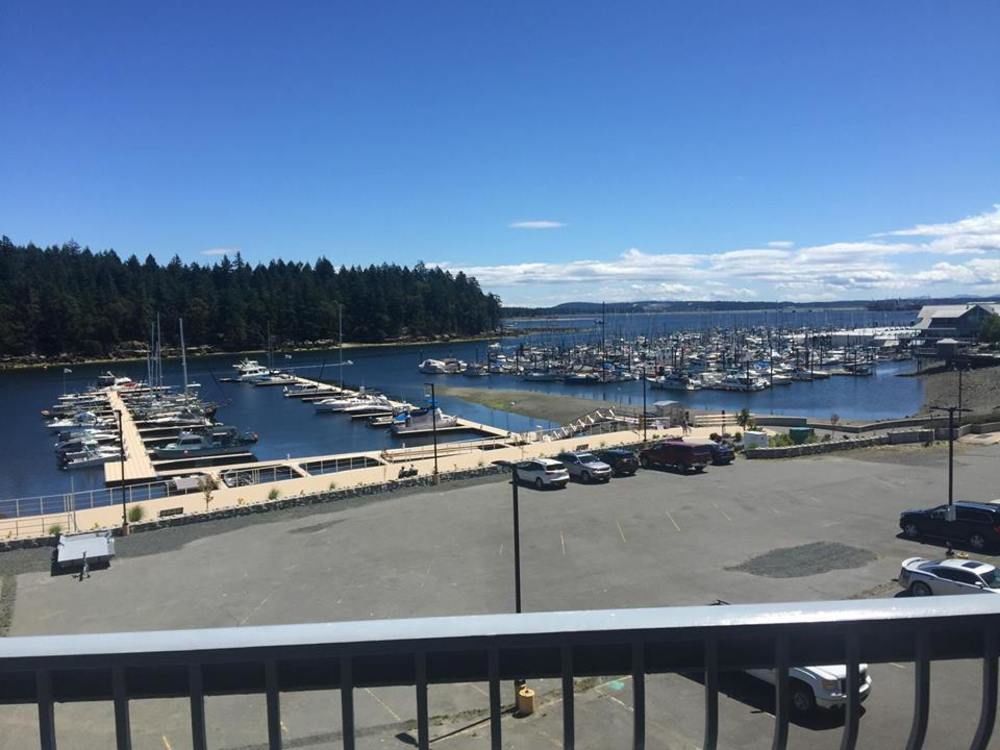 The Waterfront Suites And Marina Нанеймо Екстериор снимка